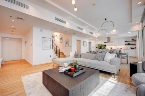 Luxurious 4-Bedroom Apartment Perfect for Families in Dubai Marina
